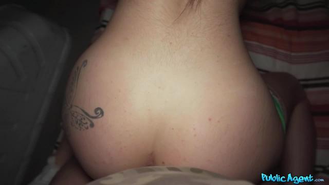 Деревенская телка на члене пикапера - Скачать и смотреть порно видео