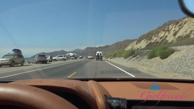 Девка отсосала парню в машине после прогулки - Скачать и смотреть порно видео