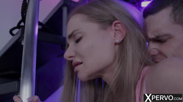 Девушка которая любит секс пожестче - Скачать и смотреть порно видео