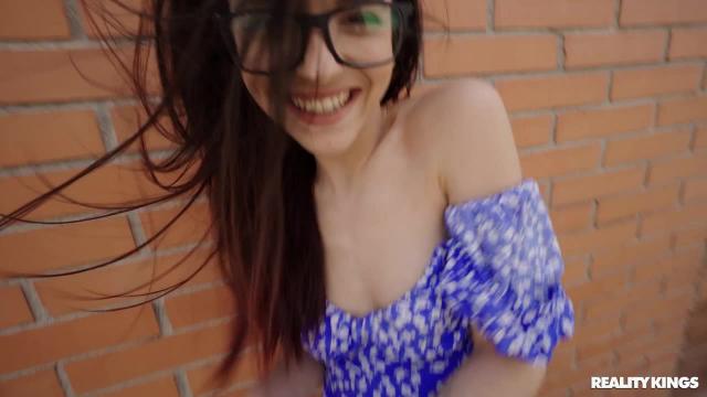 Ебливая соседка не знает границ - Скачать и смотреть порно видео