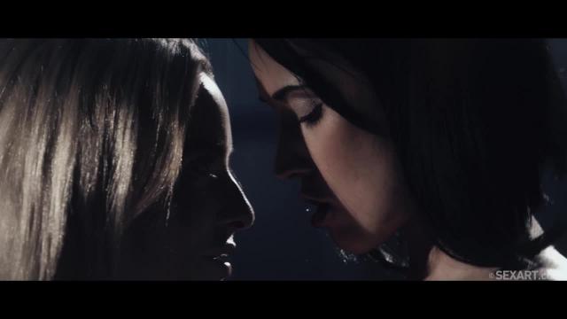 Лесби заводятся от поцелуев и лижут киски - Скачать и смотреть порно видео