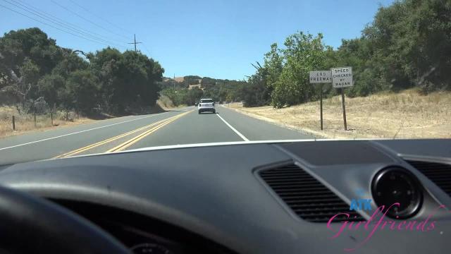 Лучшая попутчица на прогулке - Скачать и смотреть порно видео