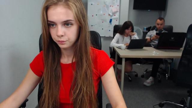 Любимый способ заработка российской вебкамщицы - Скачать и смотреть порно видео