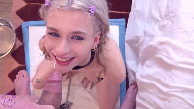 Покорность извращенки Эммочки - Скачать и смотреть порно видео