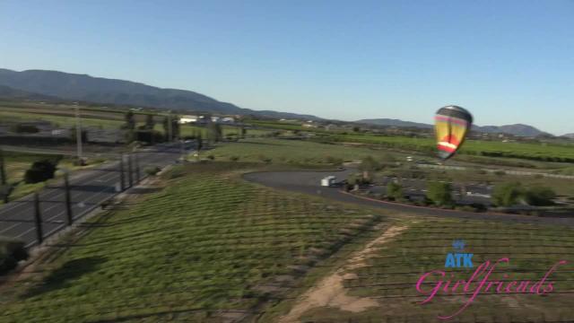 Полетали на воздушном шаре и предались разврату - Скачать и смотреть порно видео