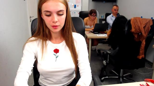 Работёнка Webcam моделей очень интересная и увлекательная - Скачать и смотреть порно видео