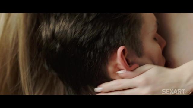 Расслабление под напором рабочего члена - Скачать и смотреть порно видео