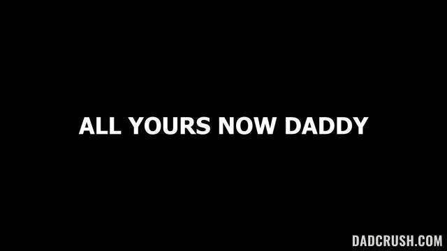 Рыжая сучка разделась и полезла на член отчима - Скачать и смотреть порно видео