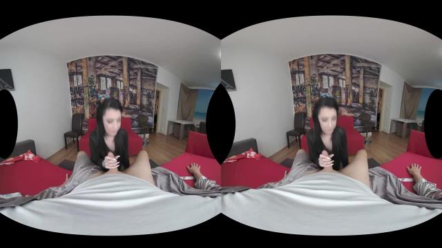 Шалости с двумя минетчицами за деньги - Скачать и смотреть порно видео