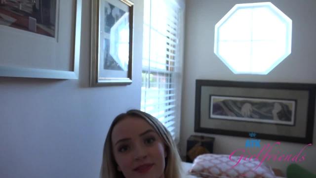 Сильно раздолбал очко худой подруги на кровати - Скачать и смотреть порно видео