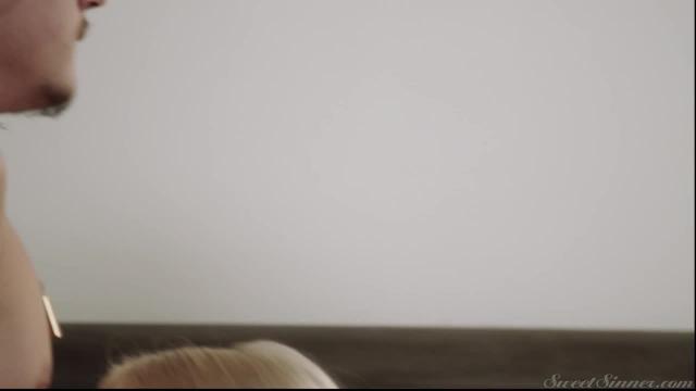 Телка привела домой нового парня и трахнула - Скачать и смотреть порно видео